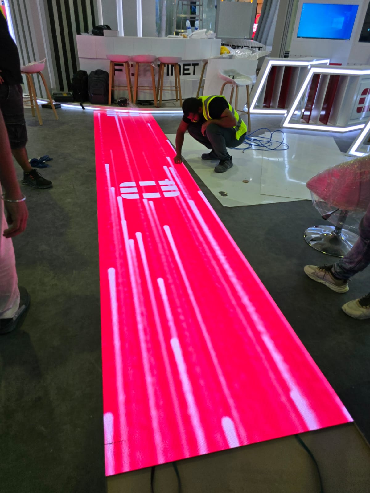 Дубай — рулонный напольный LED-экран P2.604 для помещений